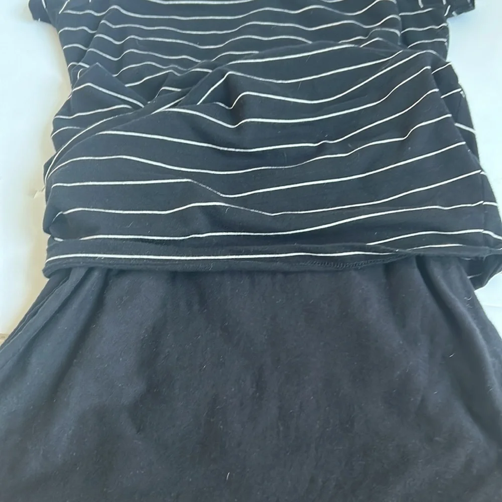 Sundry black t-shirt crew neck dress w white stripe and ruching down side lined